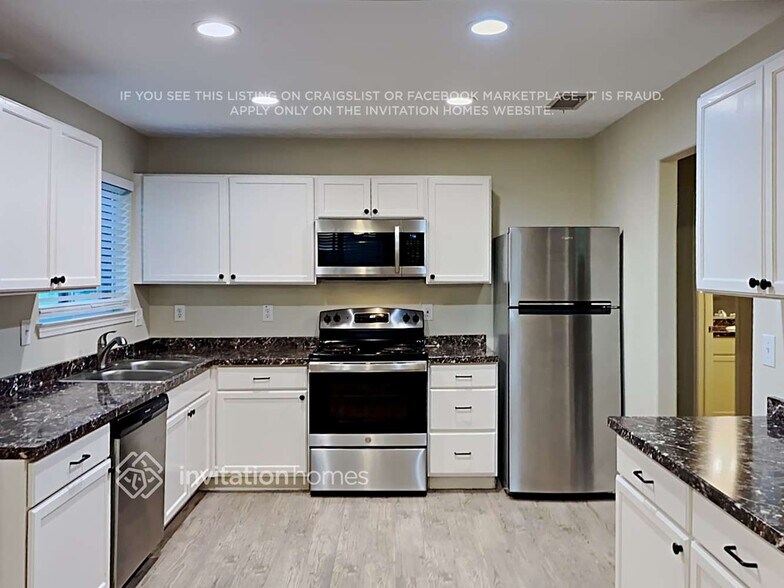 Building Photo - 10202 Staghill Dr