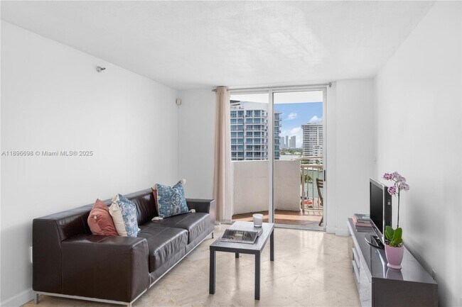 Building Photo - 1621 Bay Rd