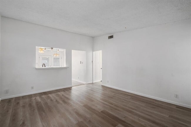 Building Photo - 11908 Broad Oaks Dr