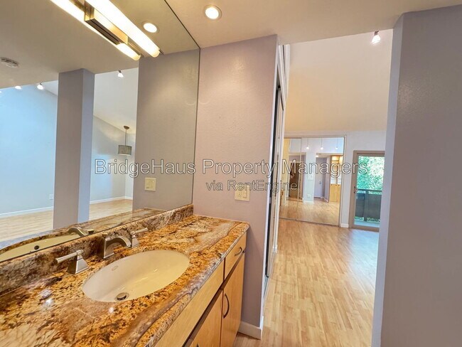 Building Photo - 1625 Hotel Cir S