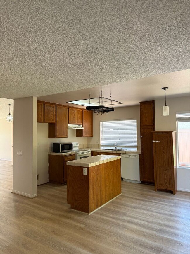 Building Photo - Wonderful 4 Bedroom 2-story Townhome in "F...