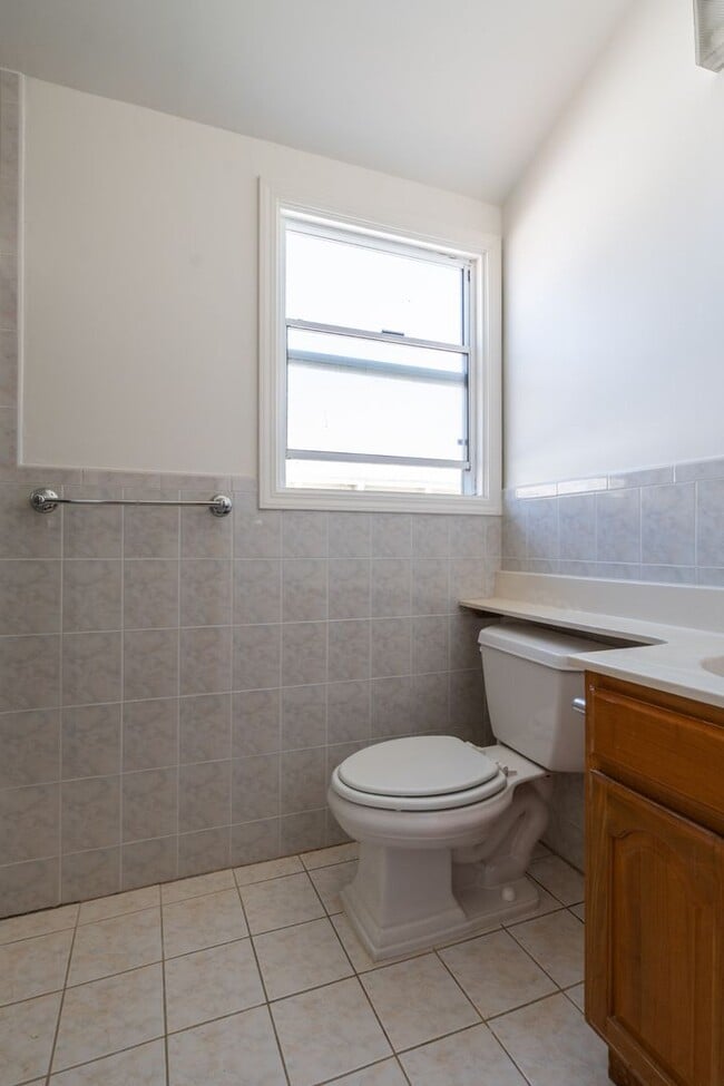 Building Photo - Single Family Home