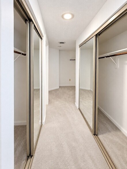 Building Photo - 54 Voyagers Ln