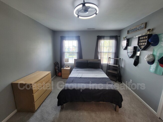 Building Photo - 1012 Meadowview Pl