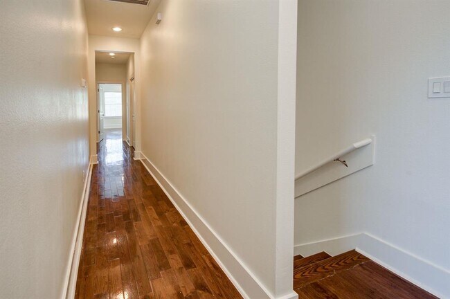 Building Photo - 1721 Thompson St