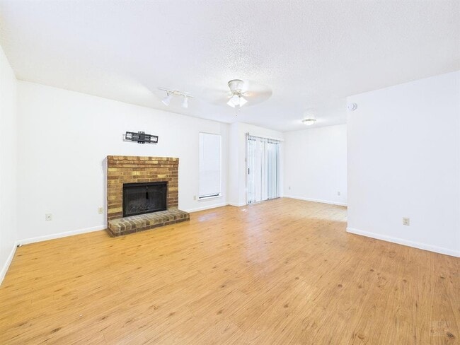 Building Photo - 8502 Lyndon Ln