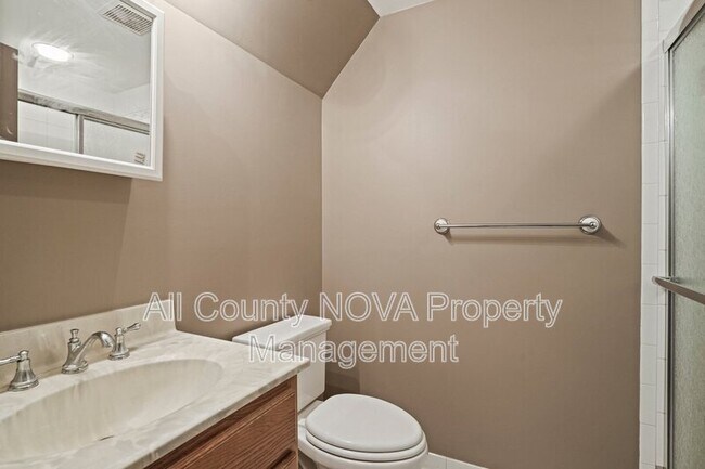 Building Photo - 6428 Earlham Dr