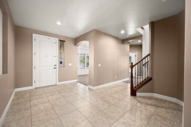 Building Photo - "Spacious 5-Bed Oasis with 3 Baths in Washington, UT – 3,171 Sq Ft of Comfort!"