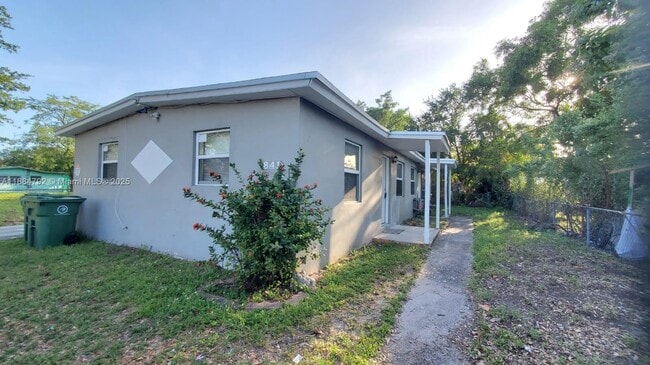 Building Photo - 841 NW 12th Ave