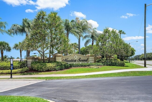 Building Photo - 7076 Middlebury Dr