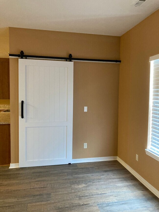 Building Photo - COMING SOON: Beautiful 3 bed/2 bath home l...
