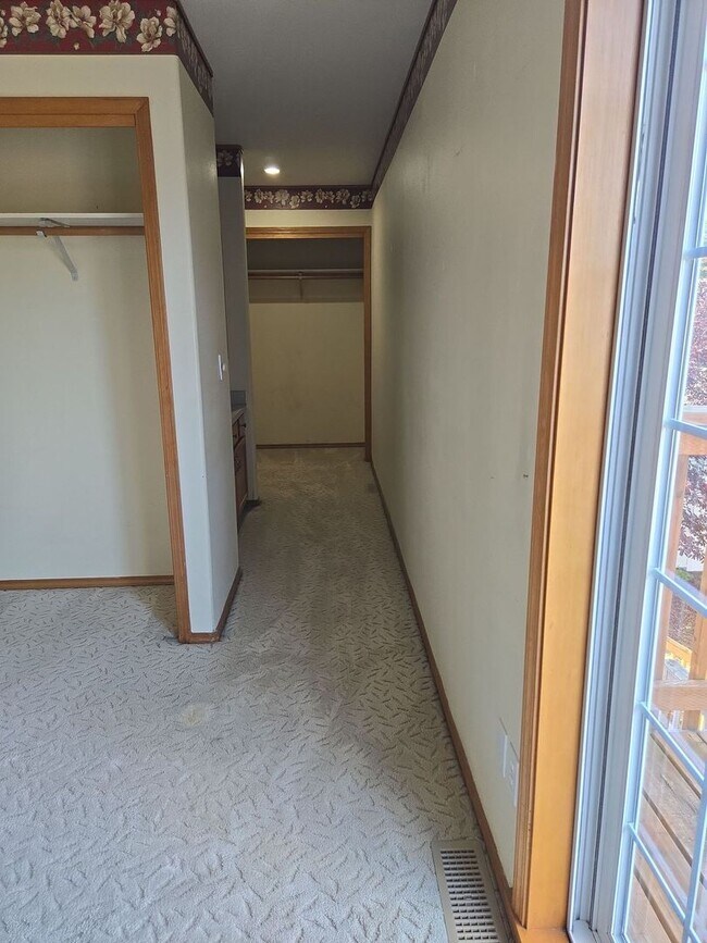 Building Photo - PRELEASING: 4 bdrm/1.5 bath house near WWU Park-N-Ride
