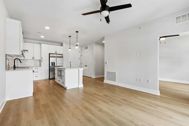 Building Photo - 3101 Govalle Ave