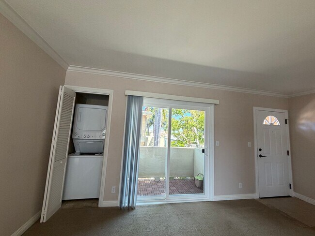 Building Photo - Coastal Living in Ocean Beach, Updated Apartment with In Unit Laundry