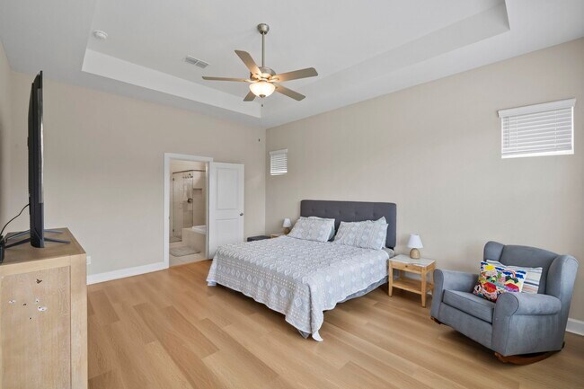 Building Photo - 7214 Oak Grv Trl