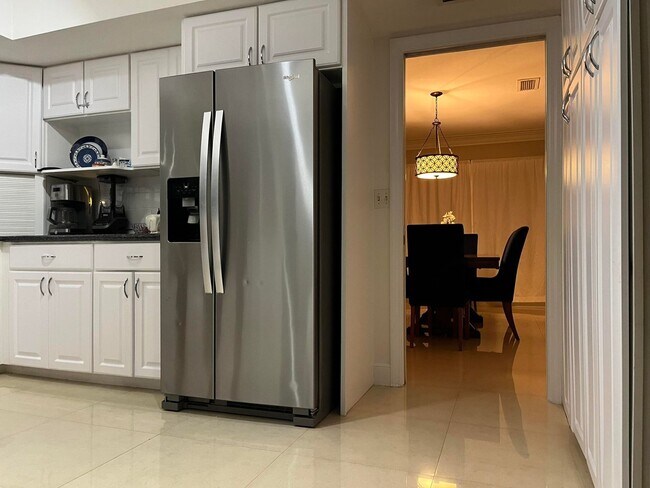 Building Photo - 772 Apple Tree Ln