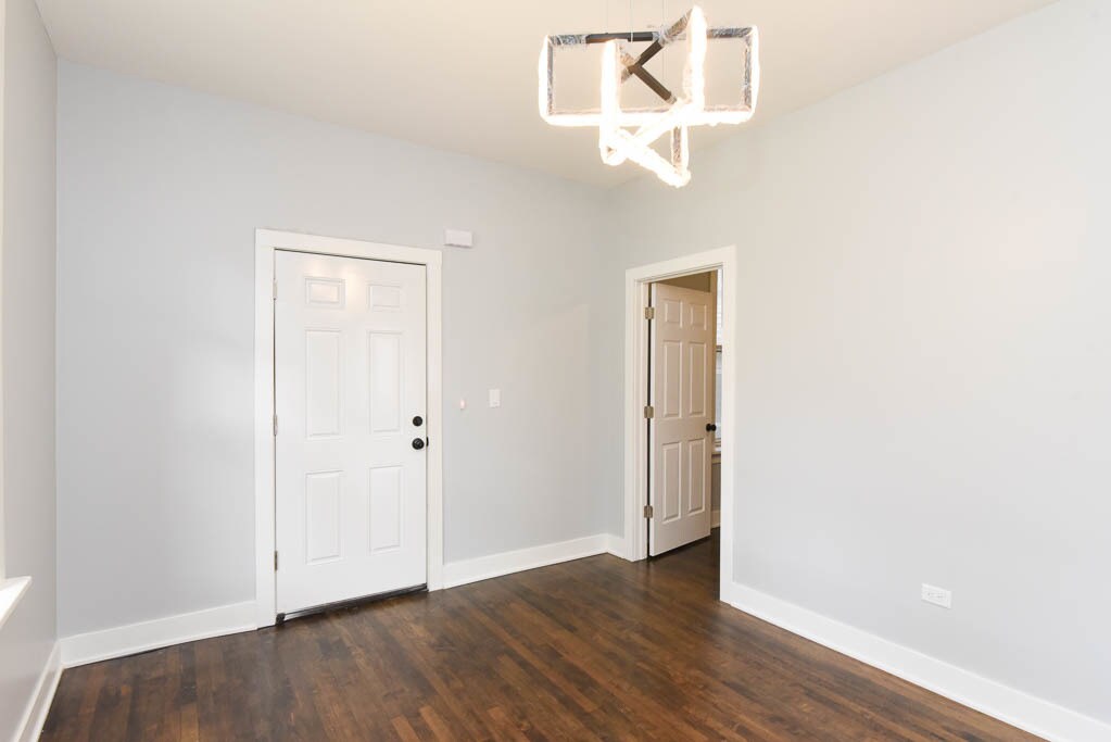 Building Photo - 1922 N Wilmot Ave