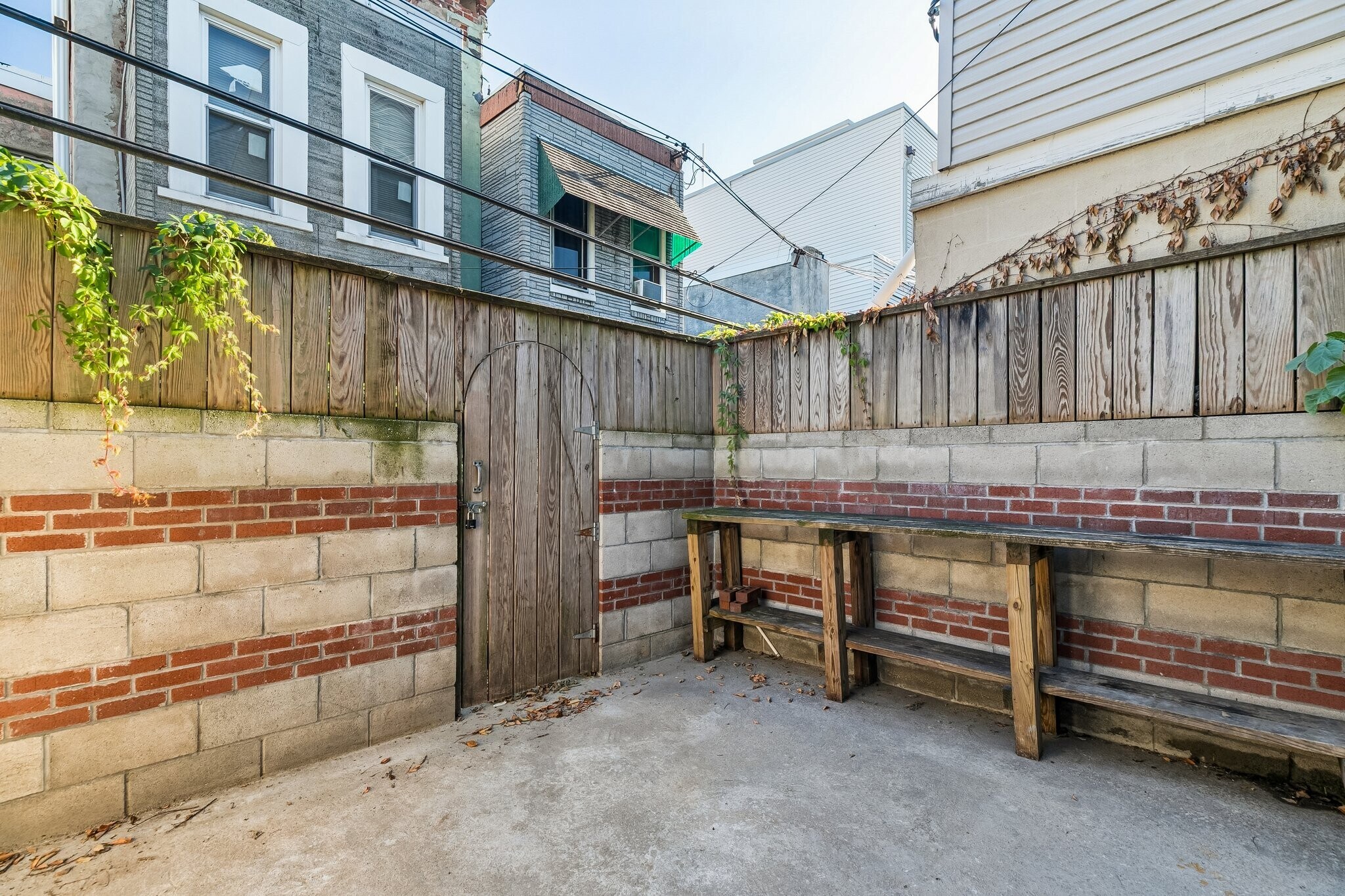 Building Photo - 2222 Watkins St