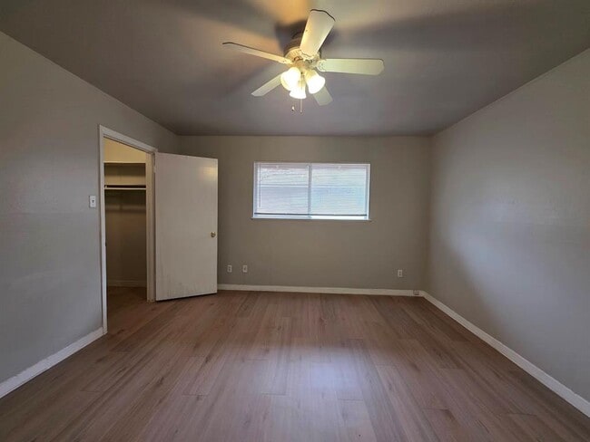 Building Photo - 701 E 45th St