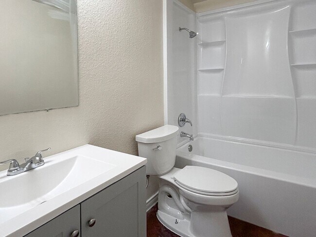 Building Photo - Charming Duplex with a Touch of Country Charm