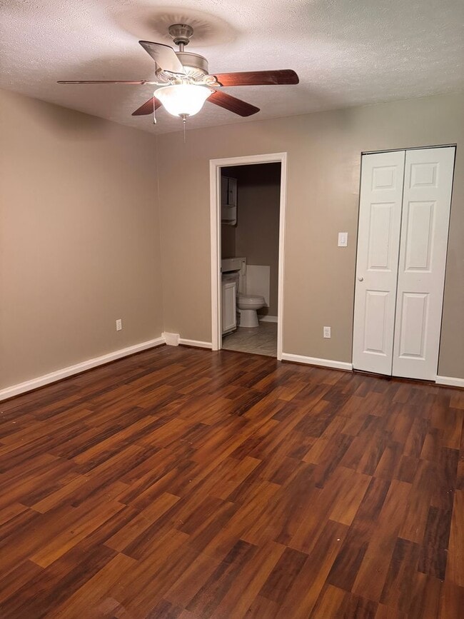 Building Photo - 2 Bedroom || 2 Bathroom - Single Level Tow...