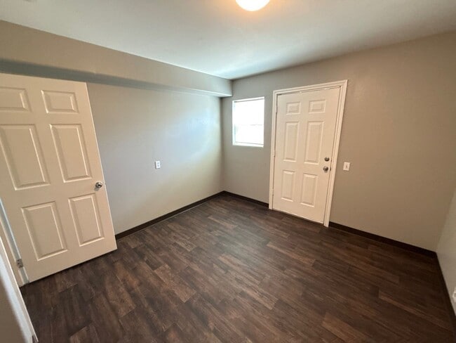 Building Photo - 4312 Sacramento Ct NE