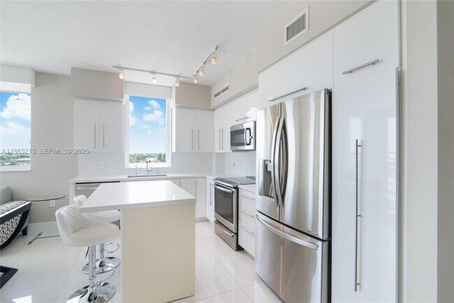 Building Photo - 1745 E Hallandale Beach Blvd