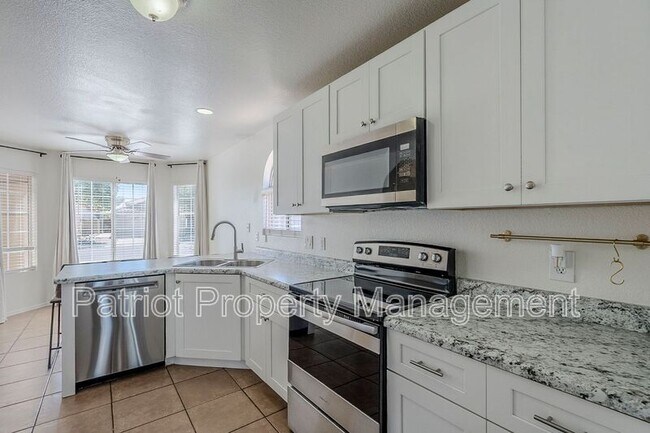 Building Photo - 2530 E Camellia Dr