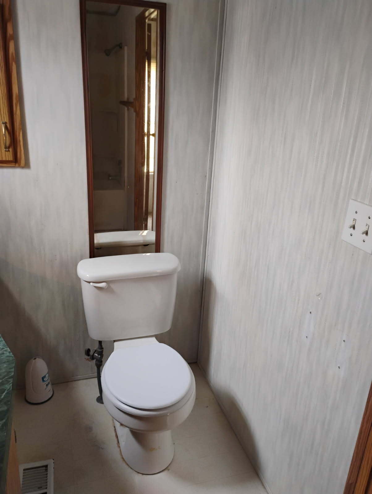 Building Photo - 713 N Linn St