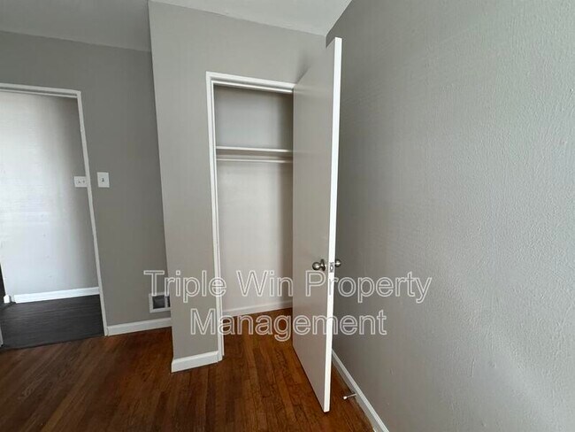 Building Photo - 8629 Elwyn Dr
