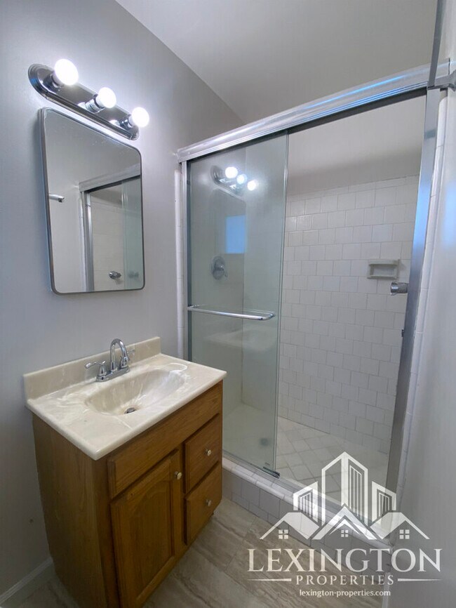 Building Photo - Beautifully Remodeled, Single-story, 3BD/2BA Home in Rio Linda near Babe Best Park!