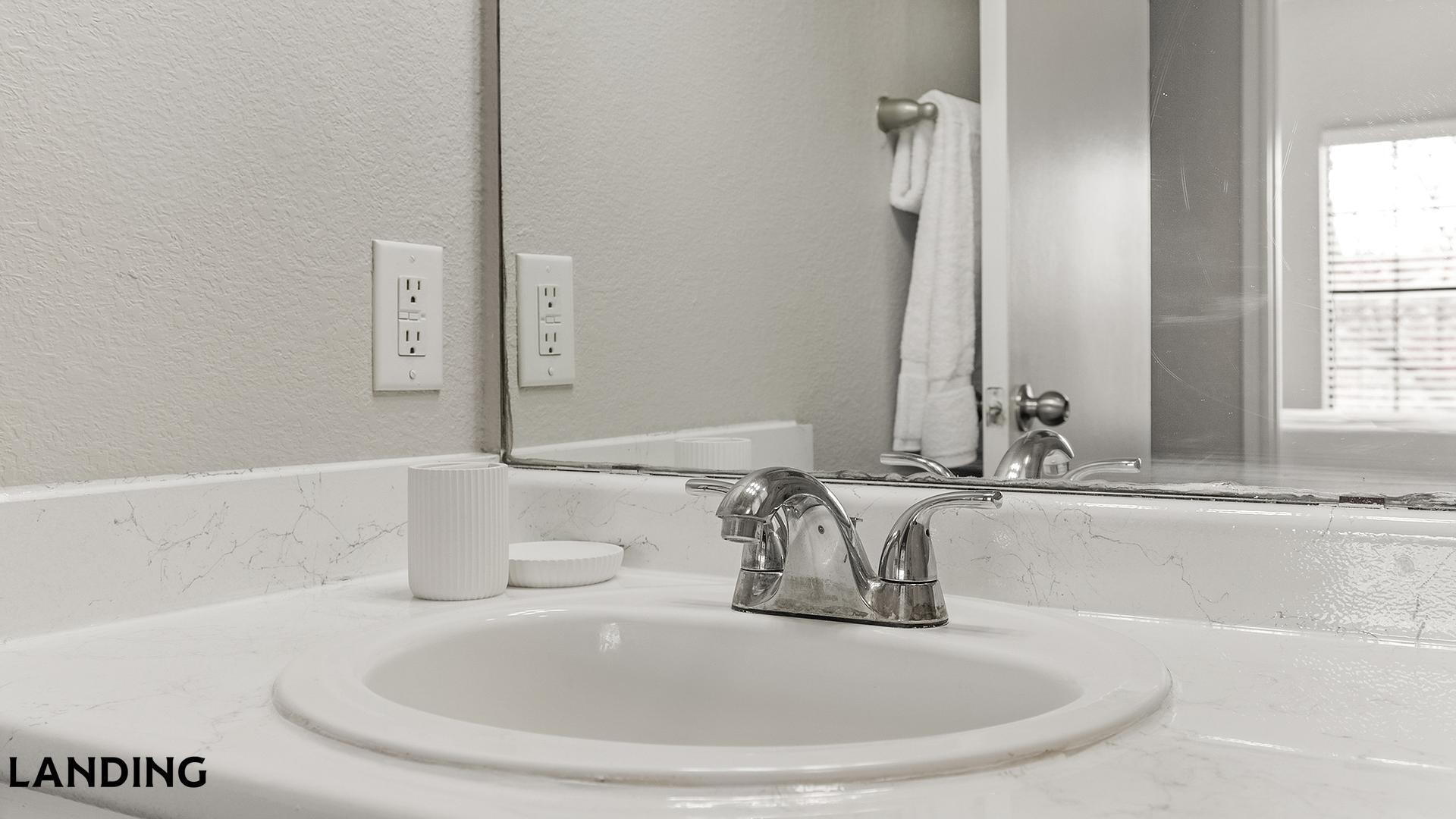 Building Photo - 9835 Fredericksburg Rd