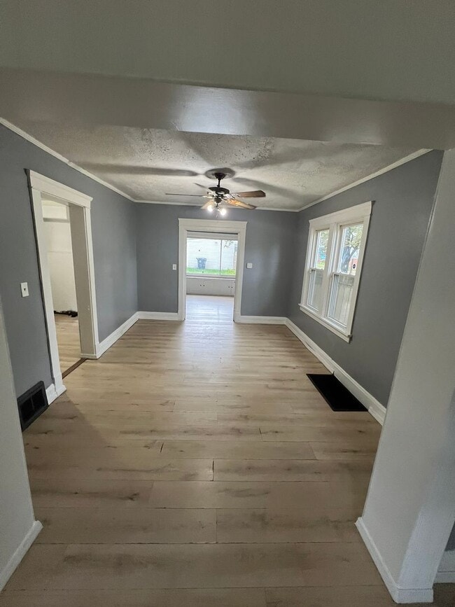 Building Photo - 4 Bedroom Single Family in Cleveland ,Ohio