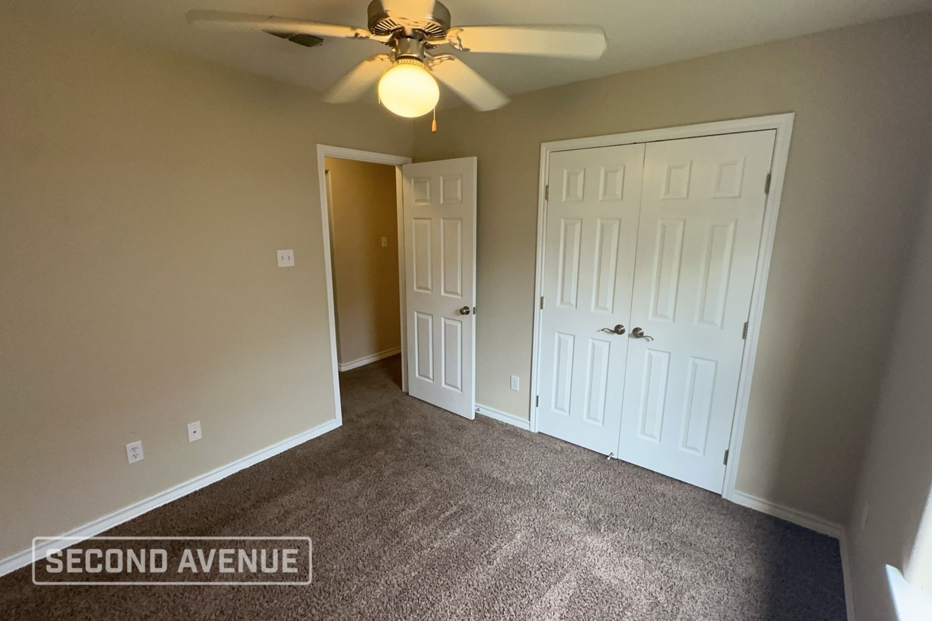 Building Photo - 1011 Forest Oak Dr
