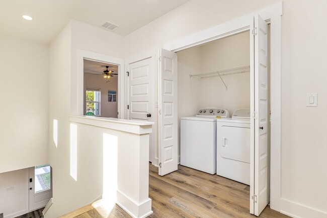 Building Photo - 520 N De Villiers St