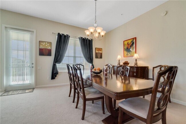 Building Photo - Beautiful WATERFRONT 3 bedrooms Condo located in MetroWest with ELEVATOR! Rare find!