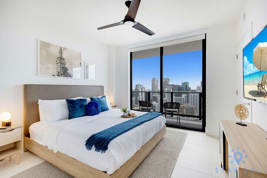 Building Photo - 601 NE 1st Ave