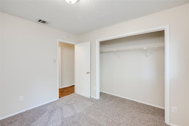 Building Photo - 6900 Branchwood Dr