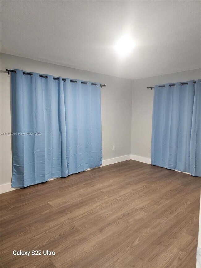 Building Photo - 1371 NE 144th St