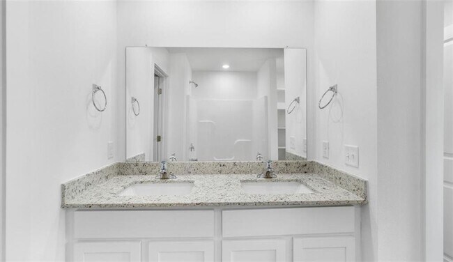 Building Photo - 200 NW Bellflower St