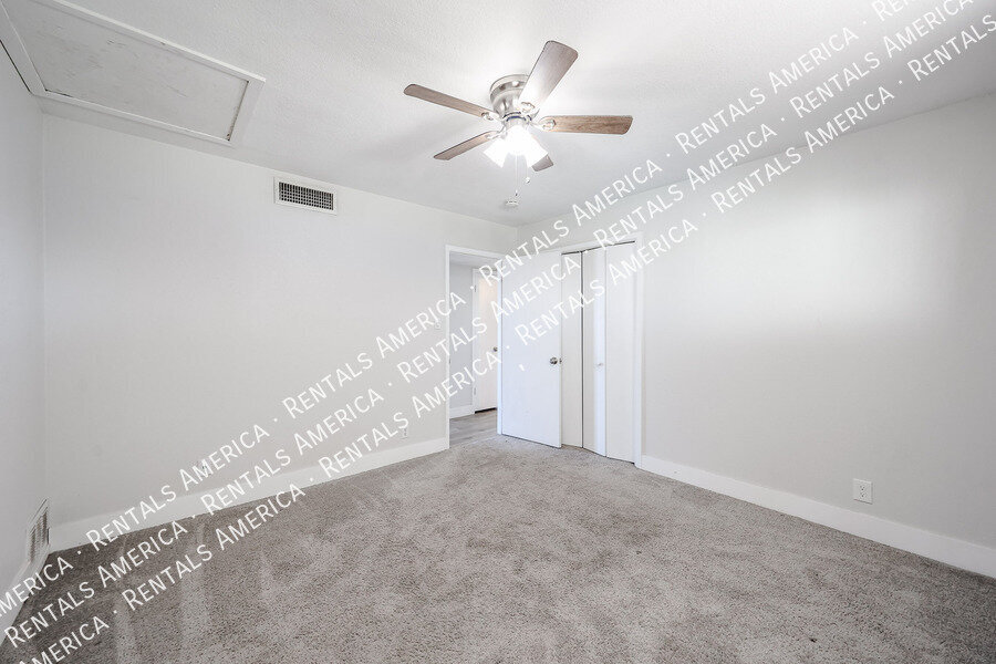 Building Photo - 2110 W Greenbriar Dr