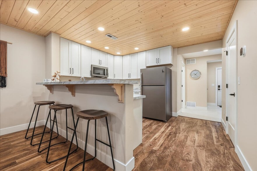 Building Photo - 1434 S Euclid Ave