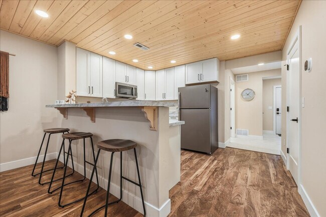 Building Photo - 1434 S Euclid Ave