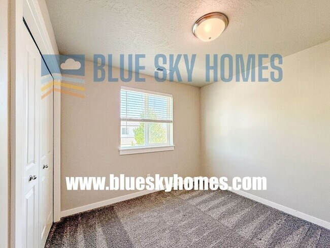 Building Photo - 4112 E Blueberry St