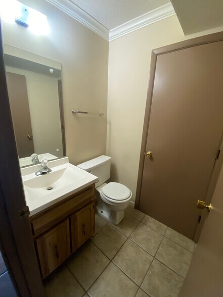 Building Photo - 1008 Jane Dr