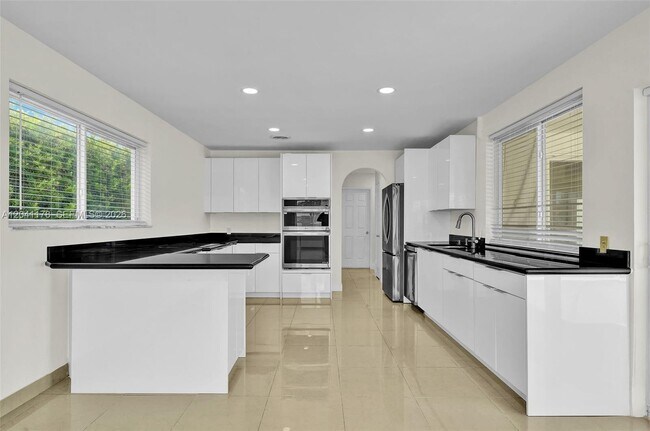 Building Photo - 16453 NE 33rd Ave