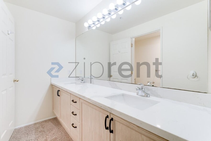 Building Photo - 1674 118th Ave SE