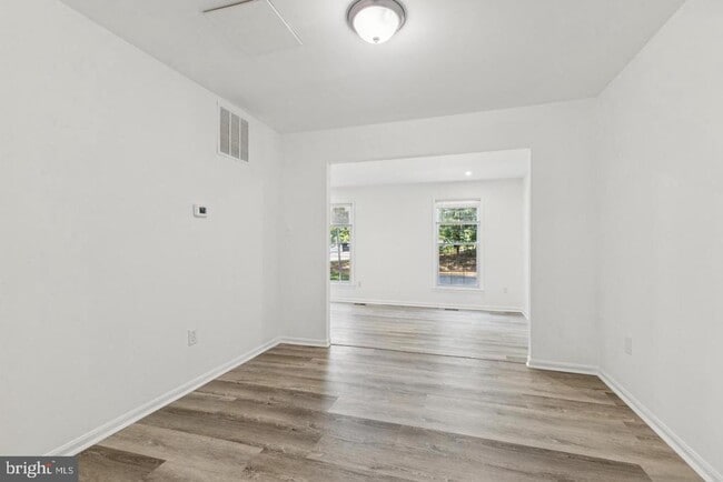 Building Photo - 10271 Braddock Rd