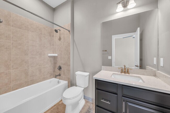 Building Photo - 4720 SW Ardsley Dr