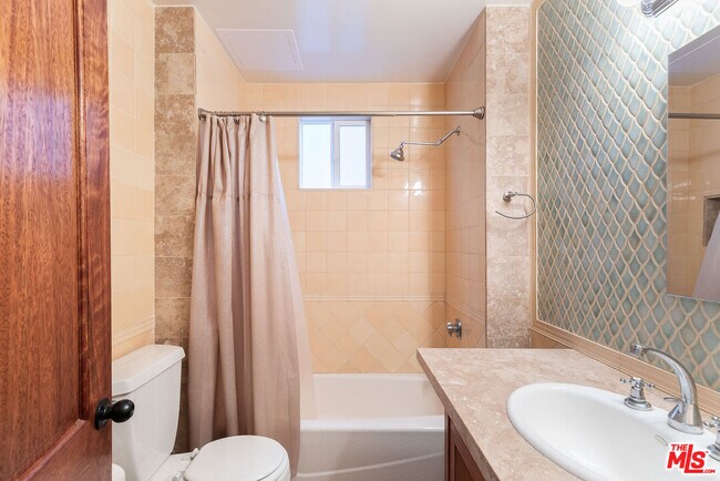 Building Photo - 921 N Spaulding Ave